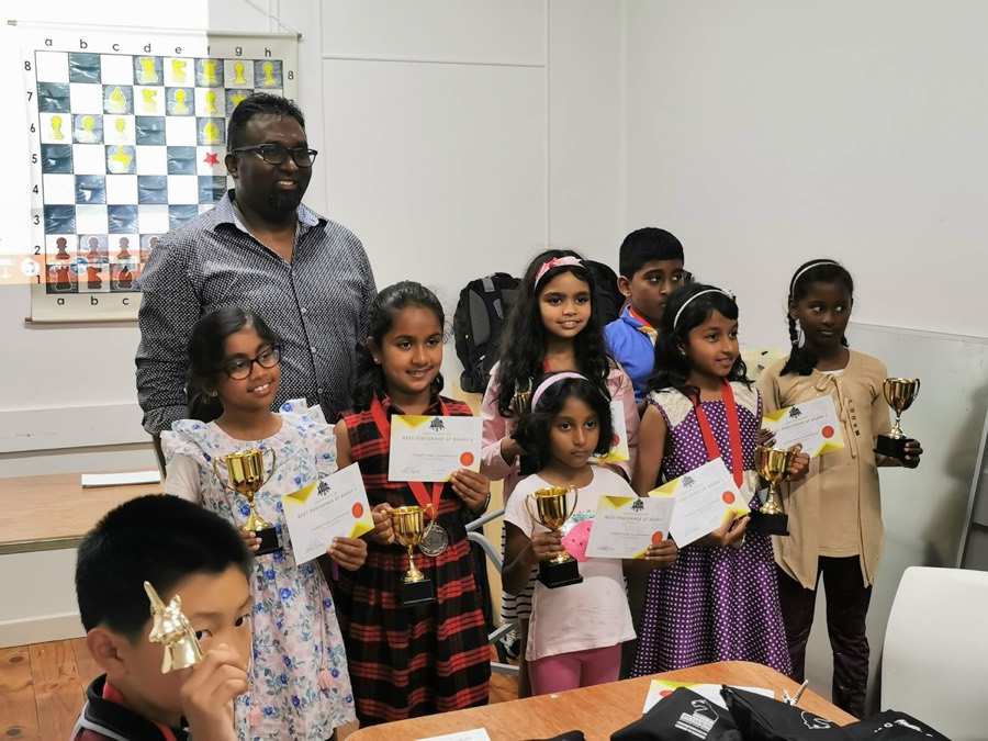 Roshan Gallage with a group of students holding trophies